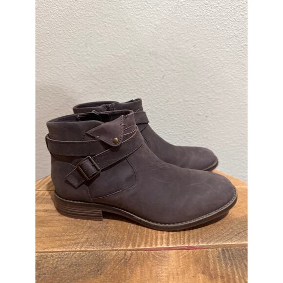 Clarks Shoes - Clarks Women's Camzin Dime Ankle Boot size 7.5 brown